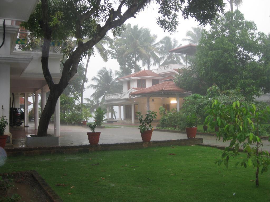 The Health Village Alwaye Extérieur photo